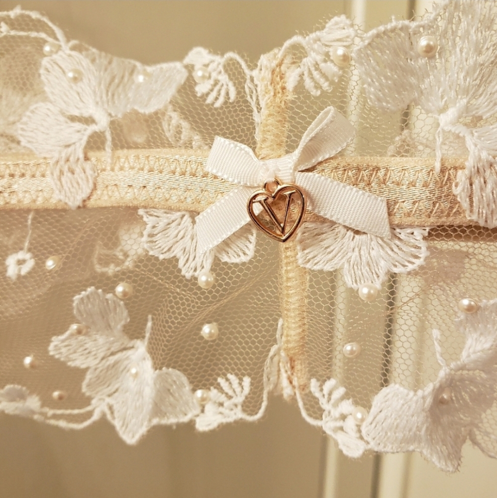 New Victoria's Secret garter belt - Picture 10 of 10